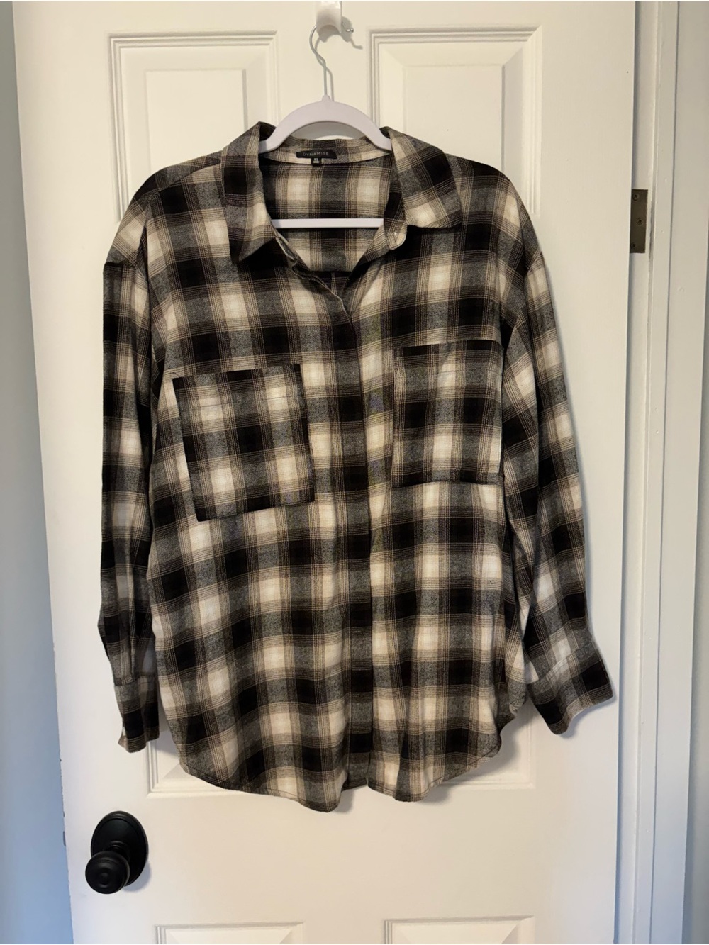 Dynamite Black & Cream Plaid Button-Down Shirt